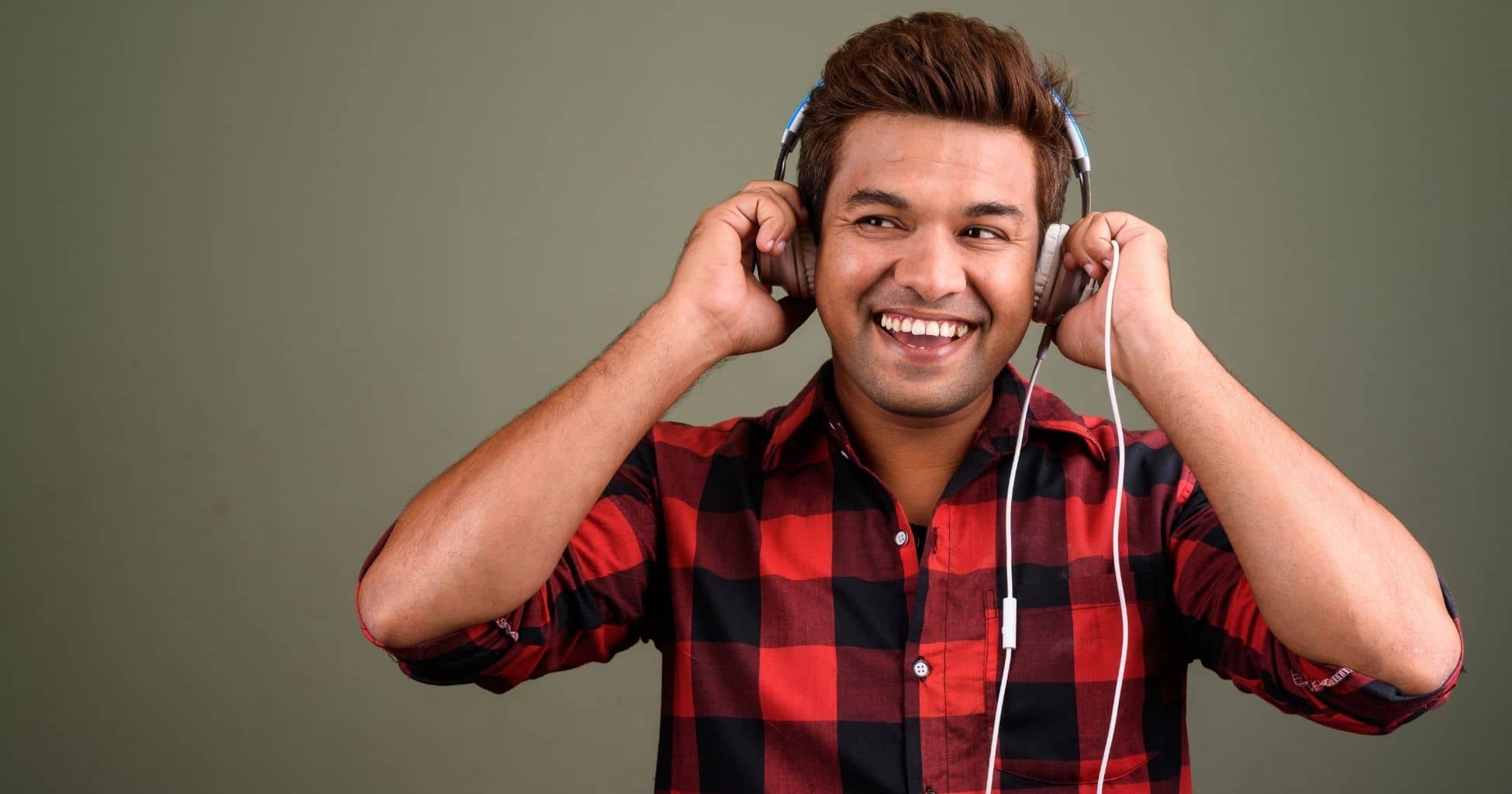 Should Highly Sensitive People Use Social Media? A Deep, Honest, Slightly-Feisty Exploration